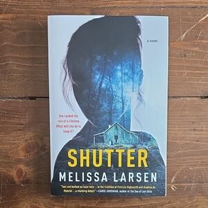 Shutter by Melissa Larsen — Paperback Book
